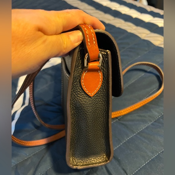 Dooney & Bourke crossbody - Picture 5 of 9
